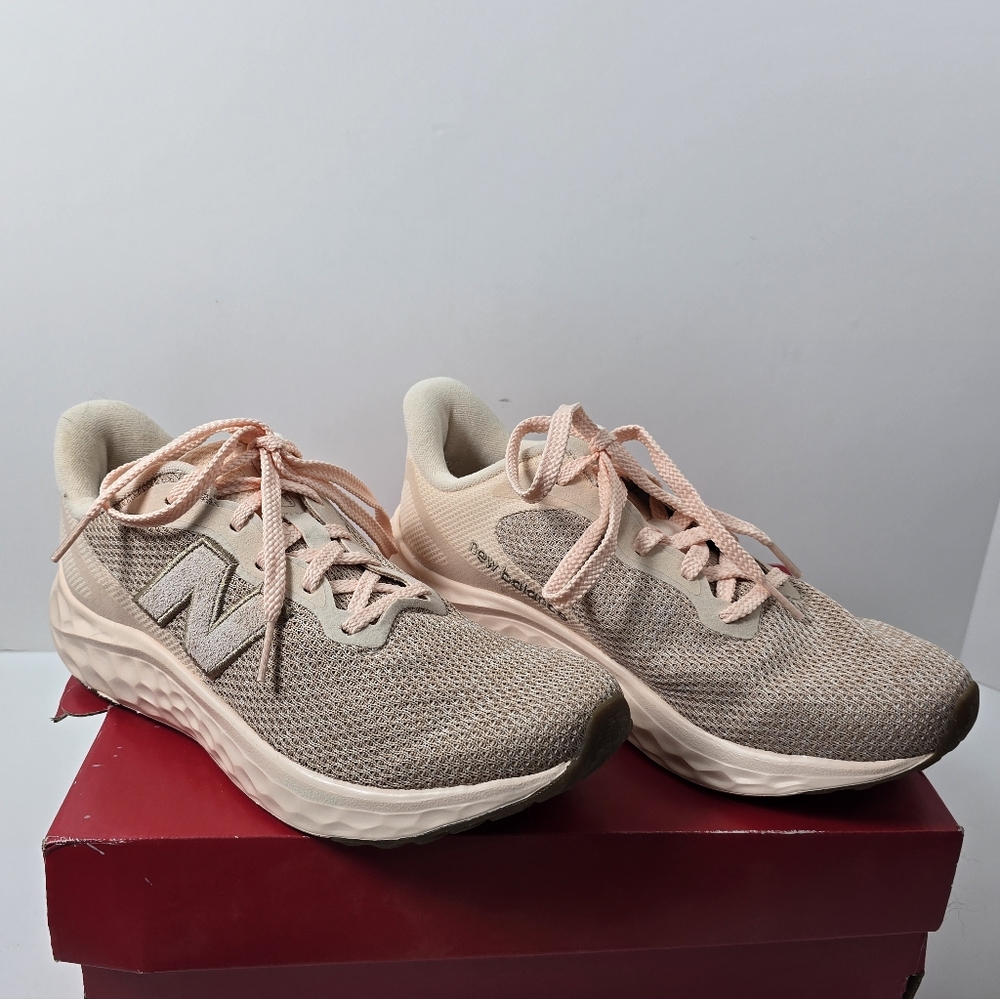 New Balance Fresh Foam Arishi V4 Womens Athletic Shoes 8.5 Nwt - Picture 2 of 10